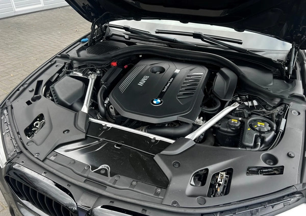 BMW Seria 5 cena 135000 przebieg: 229931, rok produkcji 2018 z Józefów małe 379